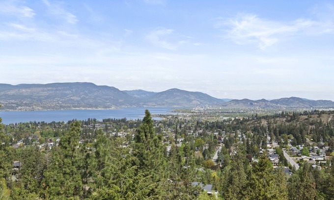 Southwest Mission House | Unobstructed View Of the Lake/City/Mountains -2 Bedroom&Den - Sleeps 5
