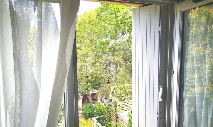 Gambetta Apartment | Unoverlooked apartment - garden view