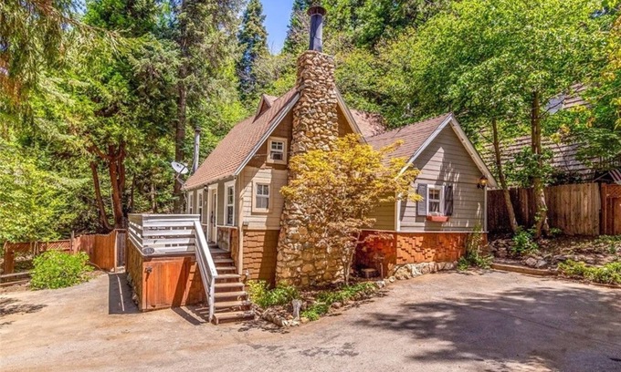 Lake Arrowhead Cabin | Unplug from city life and connect with nature at the perfect LA Getaway.