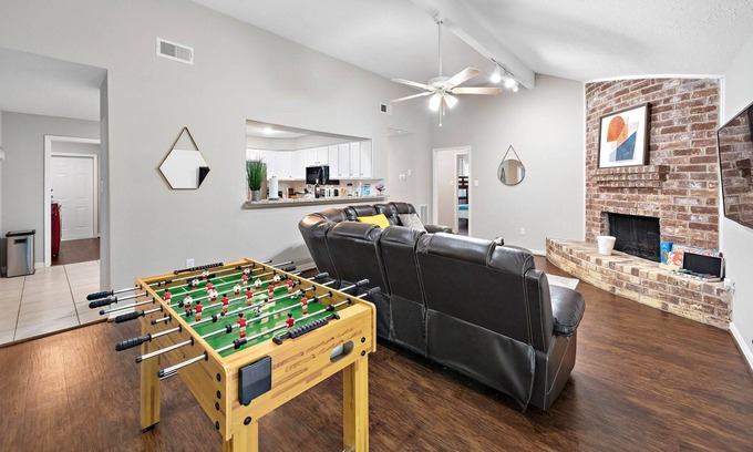 Spring House | Unreal Escape Foosball Backyard w/Grill Outdoor Games Netflix Wine WiFi