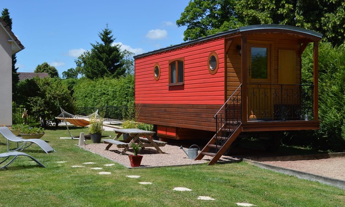 Seux Cottage | Unusual gite equipped to receive up to 5 people