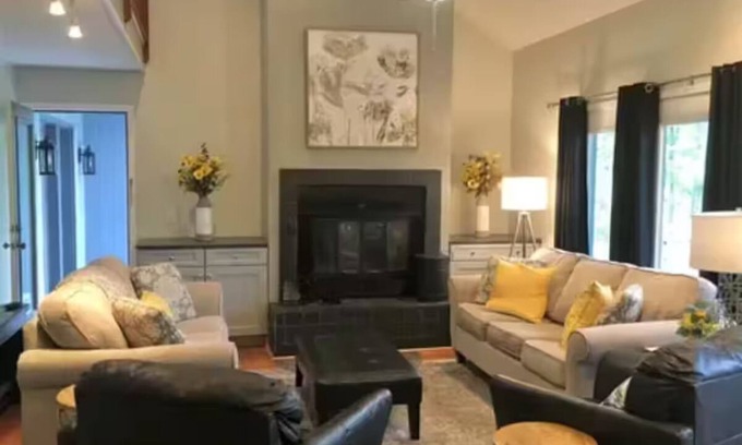 Treeloft House | Unwind at Bear Pause, located right at Wintergreen Resort.