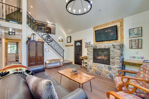 Cle Elum House | Unwind in Cle Elum Hot Tub and Cozy Fireplace!