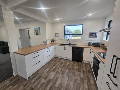 Trentham House | Unwind in Comfort and Style