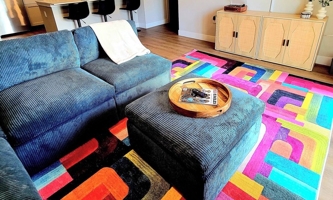 Rogers Apartment | Unwind in Comfort – Modern 1BR w/Pool, Gym, Free Parking & a Cozy Sectional to Lounge In