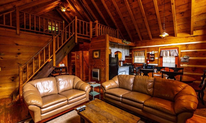 Copperhill Cabin | Unwind in the Wilderness, but Keep the Hot Tub!