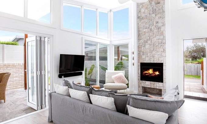 Culburra Beach House | Unwind - Pet Friendly - 1 Min Walk to Beach