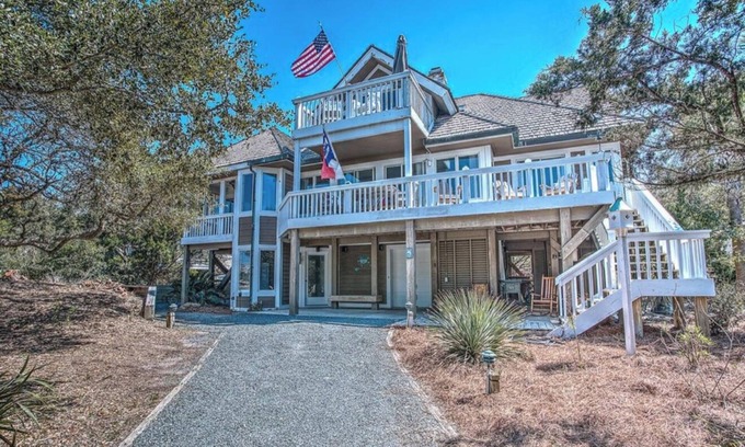 Bald Head Island House | UnWynd and start your beach vacation just steps from the beach!
