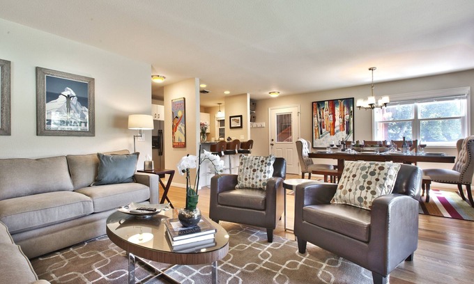 North Park City House | Up to 25% Off! Central Location SUPER close to PCM, grocery, restaurants, & Bus!