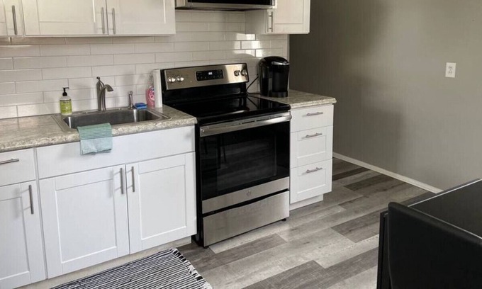 St. Charles Historic District Apartment | Updated 1 Bedroom Near Main Street St. Charles