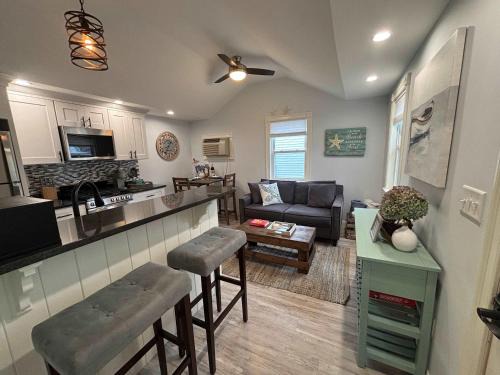 Wells House | Updated 1bd Cottage - Pool Jacuzzi and More