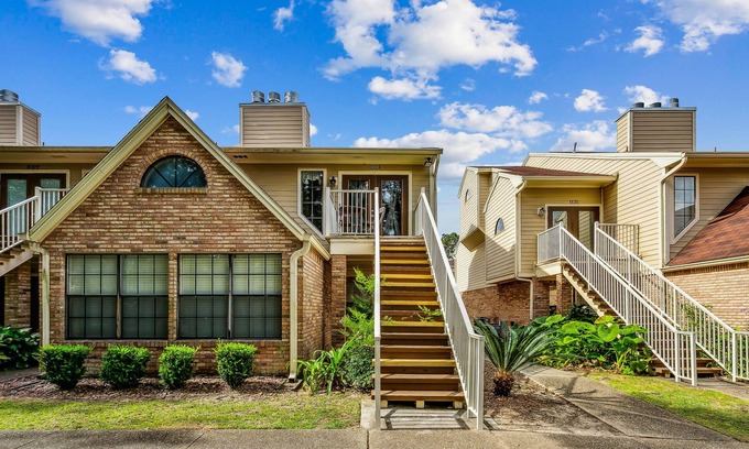 Northeast Pensacola Condo | Updated 2 bed/2 bath Condo-Great, Central Location