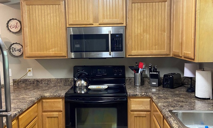 Johnson House | Updated 2 level townhome, close to the University, shopping and restaurants.