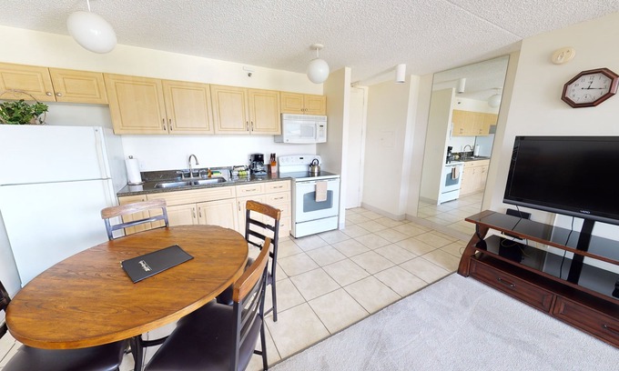 Waikiki Condo | Updated 22nd Floor Waikiki Condo - Free parking & WiFi - Ideal for large family! by Koko Resort Vacation Rentals