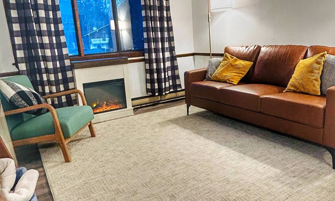 Bartlett Condo | Updated 2BR Chalet Condo. W/D Attitash Wildcat Cranmore