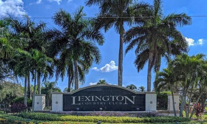 Tropical Cove Condo | Updated 3 bdrm 2 bath condo in a beautiful gated secure Golf/Tennis Community.