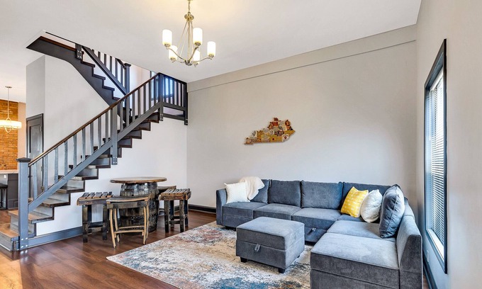 Shelby Park House | Updated 3 Bedroom Centrally Located Near Downtown
