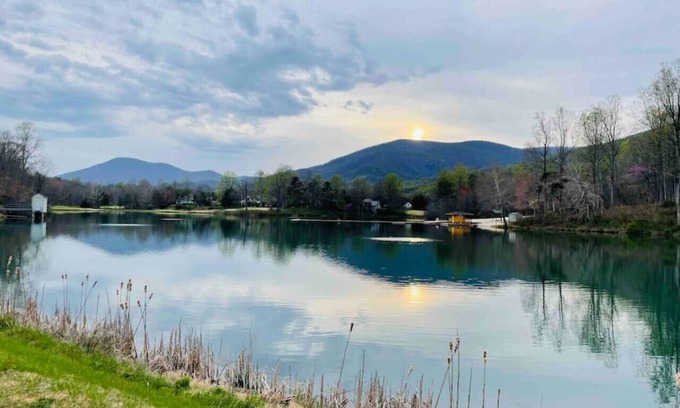 Afton House | Updated! 5Br Home/Wineries/Breweries/Hiking