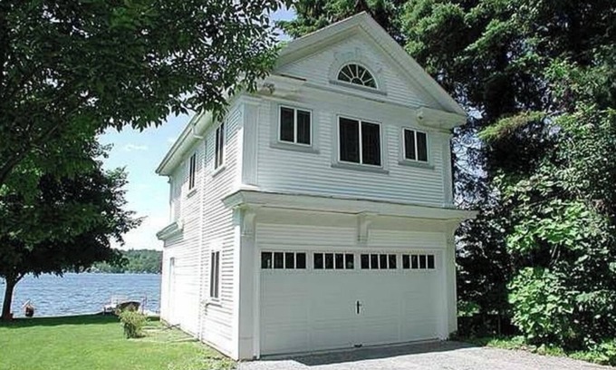 Livonia House | Updated Beautiful Boathouse