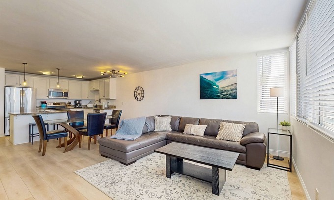 El Cerrito Condo | Updated, charming retreat w/private washer/dryer & gas grill - walk to dining