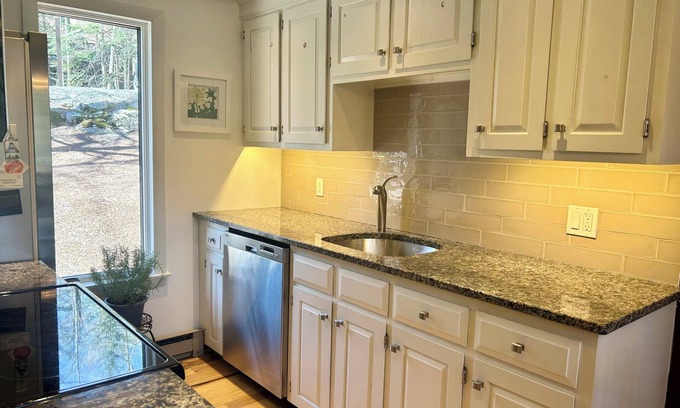 Grantham Condo | Updated Condo in Eastman!