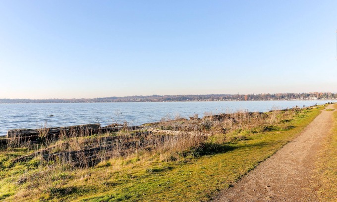 Birch Bay Condo | Updated condo right on the water with tremendous views and jetted tub