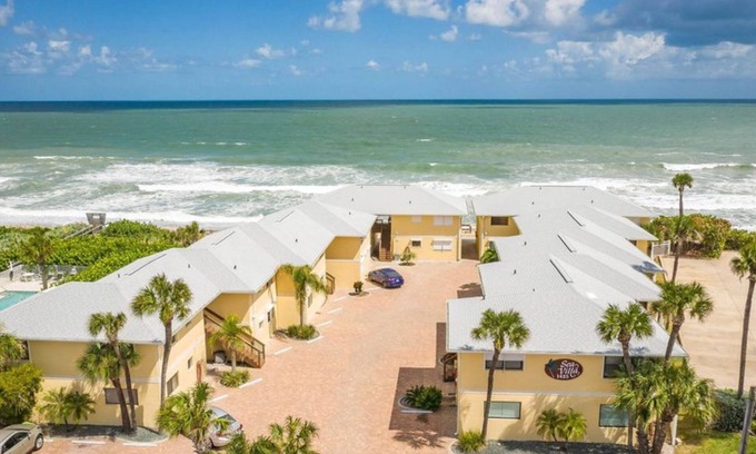 Satellite Beach Condo | Updated Condo with Beach View 30 steps away from your toes being in the sand!