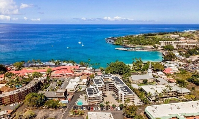 Historic Kailua Village Condo | Updated condo with air conditioning in the heart of downtown Kona.