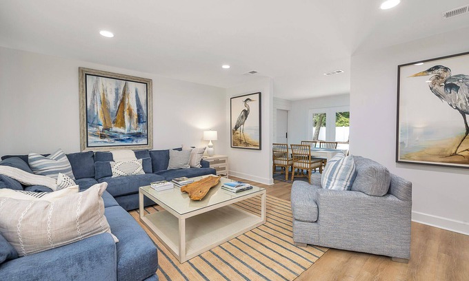Saint Simons Heights House | Updated cottage with stunning pool