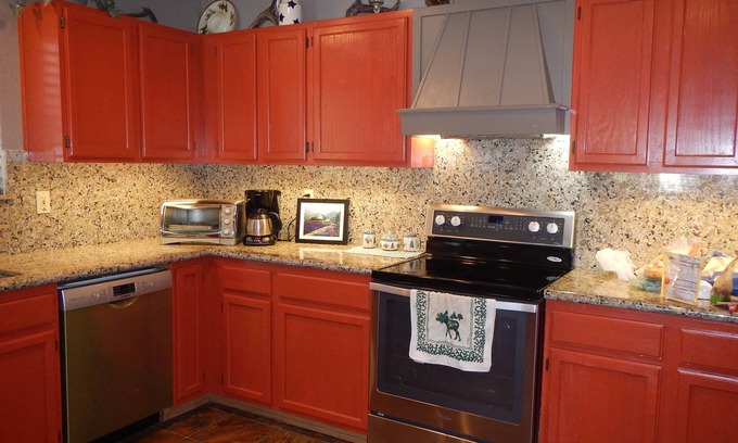 Peters House | Updated Cottage on 6+ wooded acres, Horse setup, RV Hookups, Secluded not remote