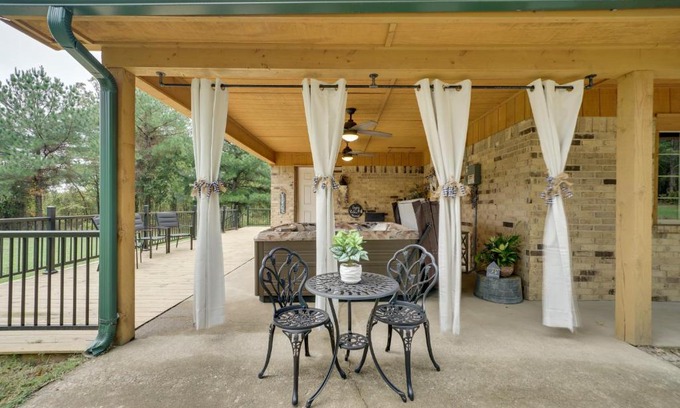 Bethel House | Updated Family Home, 20 Mi to Broken Bow Lake!