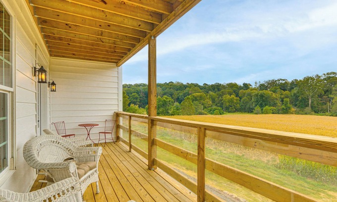 Middletown House | Updated Farmhouse < 2 Mi to Historic Middletown!