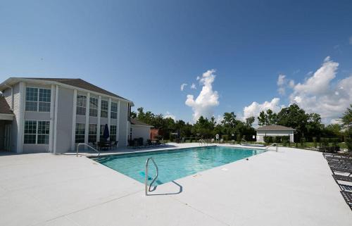 Gulf Shores House | Updated, Ground Floor Unit w/Pool & Gym, Sleeps 6
