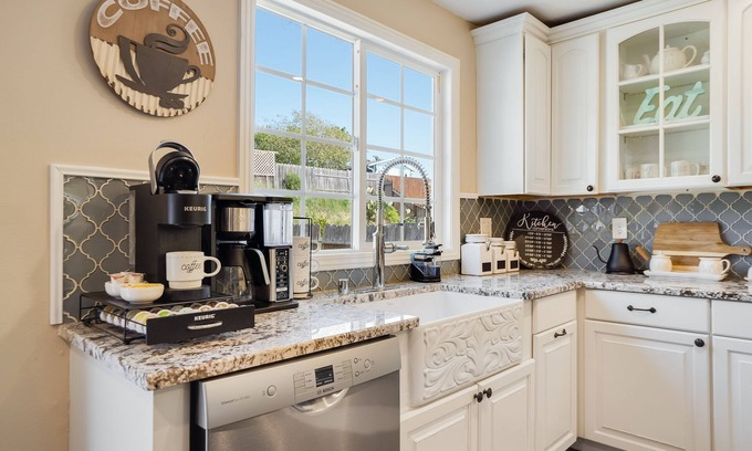 American Canyon House | Updated home 10 miles to Napa's wine country! Sleeps 10!nPets are welcome!