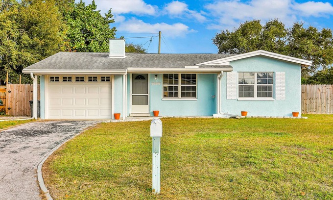 South Pinellas Community Council House | Updated home on a corner lot with a private pool - short drive to the beach