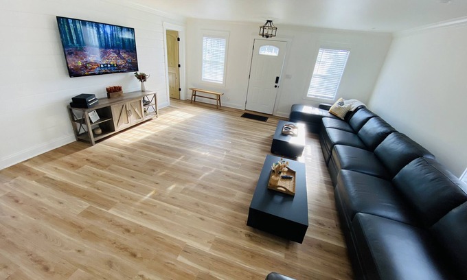 Lake Geneva House | Updated Home- Only a few minutes walk to Downtown Lake Geneva!