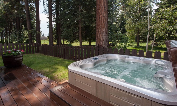 Kings Beach Cabin | Updated Kings Beach Cabin - Walk to Beach, Hot Tub