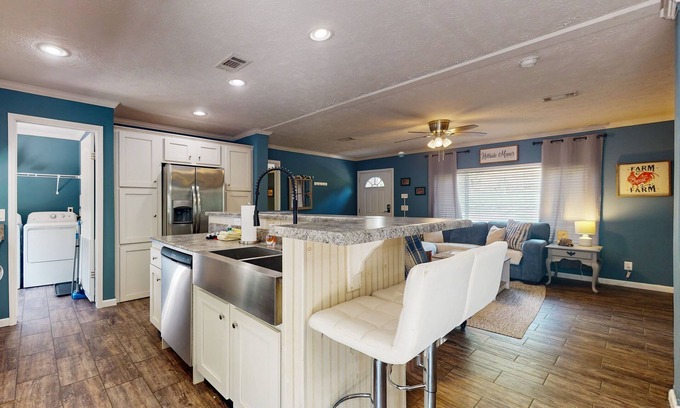 Clarkesville House | Updated kitchen, outdoor seating, drive to all the area waterfalls