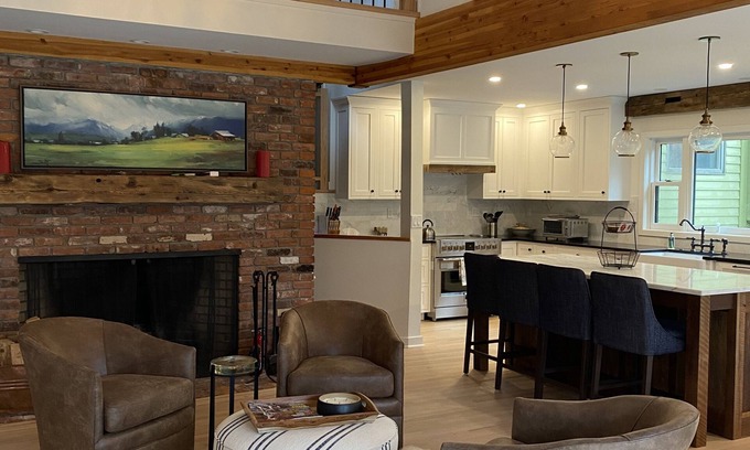 Stratton Mountain House | Updated luxury home on shuttle, with hot tub, sauna, fireplace, mountain views!