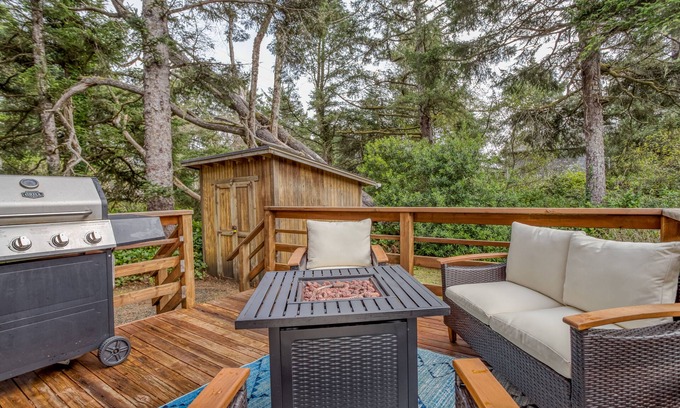 Manzanita House | Updated Manzanita Charmer one Block from the Beach!