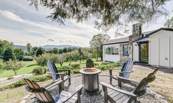 Waynesville Cottage | Updated + Modern Waynesville Cottage w/Fire Pit