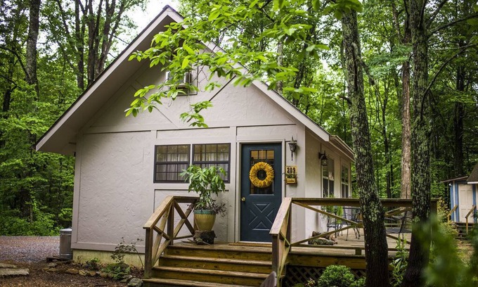Saluda Cottage | Updated Mountain Cottage