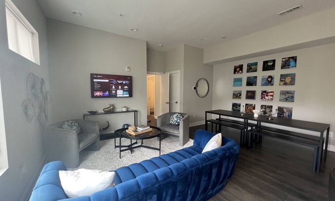 West End Condo | Updated Music City retreat with open kitchen, great location, W/D, & central AC