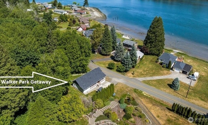 Shelton House | Updated Peaceful 2+BR Cottage w/ Salt Water Views