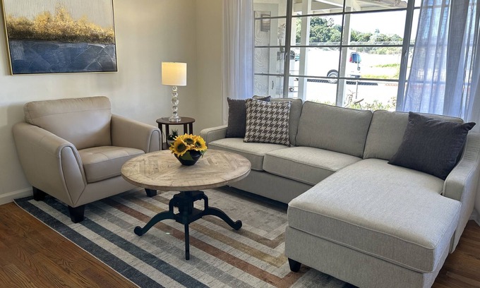 Westside House | Updated, Peaceful Location: Bike/Drive to Beach, Elings Park, Earl Warren
