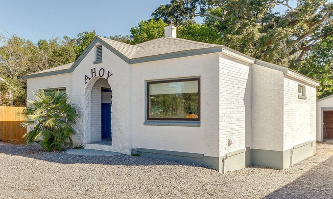 New Warrington House | Updated Pensacola Home < 1/2 Mi to Davenport Bayou