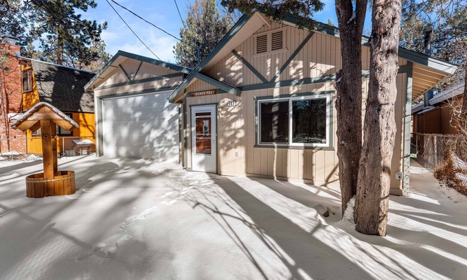 Sugarloaf House | Updated pet-friendly home with fenced yard, deck, near attractions and more!