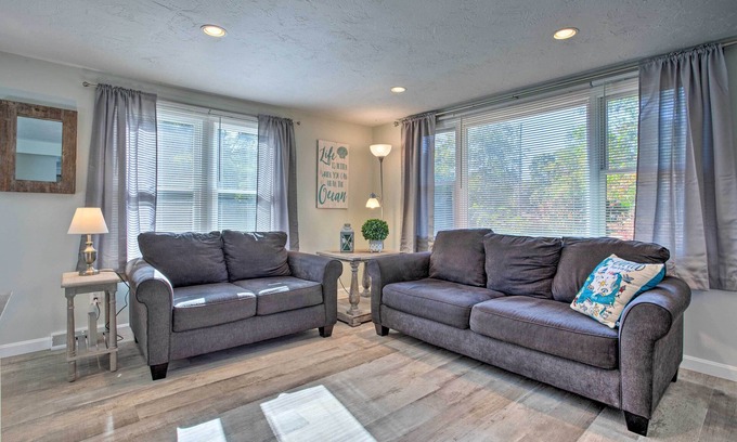 Plymouth House | Updated Plymouth Home < 2 Miles to Waterfront!