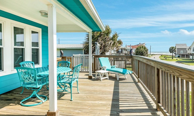 Spanish Grant House | Updated Private Home w/3rd Row Gulf Views; 7 houses to beach, 10 mi Downtown
