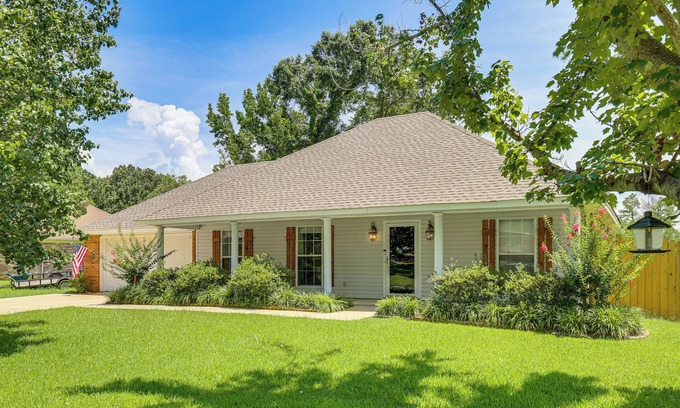 Flowood House | Updated Retreat w/Outdoor Space in Flowood!